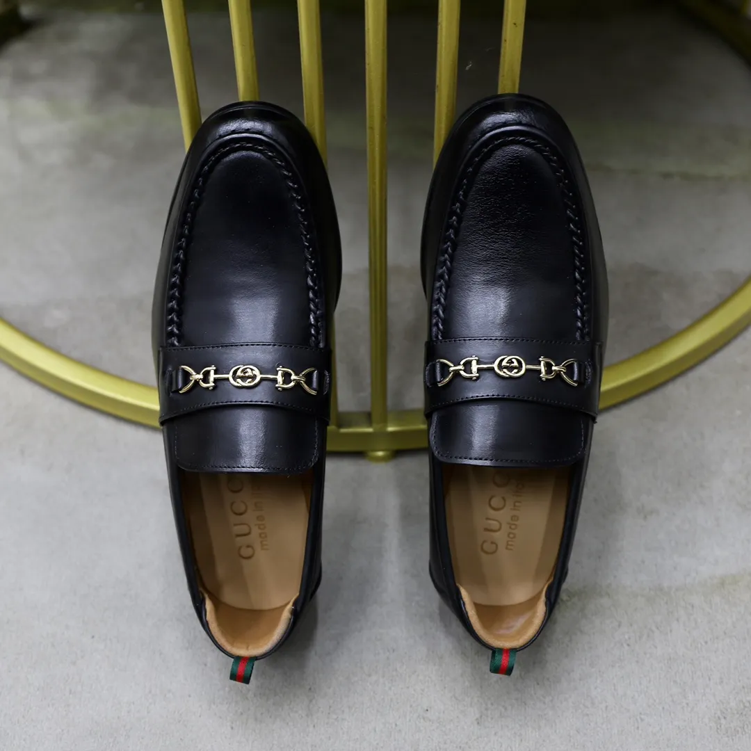 Men's shoes: 250🙅‍♂️🙅‍♂️🙅‍♂️Niuli Brand: GUCCI Size: 38-44 (45 can be customized) Level: Counter classic Material: Original soft cowhide upper Comfortable cowhide lining Original lightweight outsole Style category: Business casual footwear Driving leather shoes Color: Actual picture color